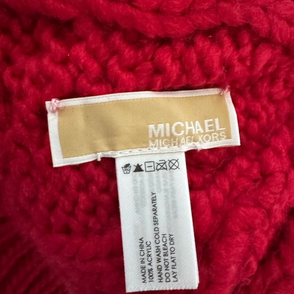 Red Cable Knit Beanie - Picture 4 of 4